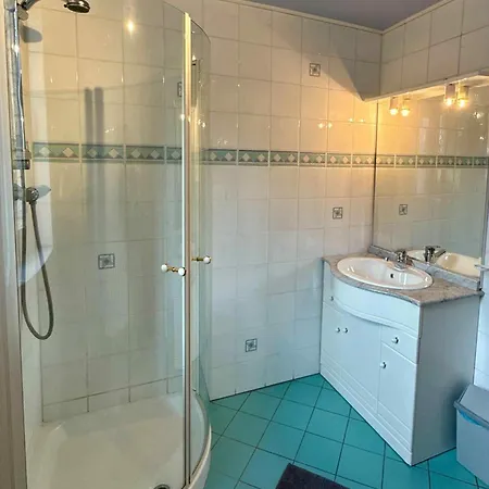 Bonheur A La Campagne * Бастонь