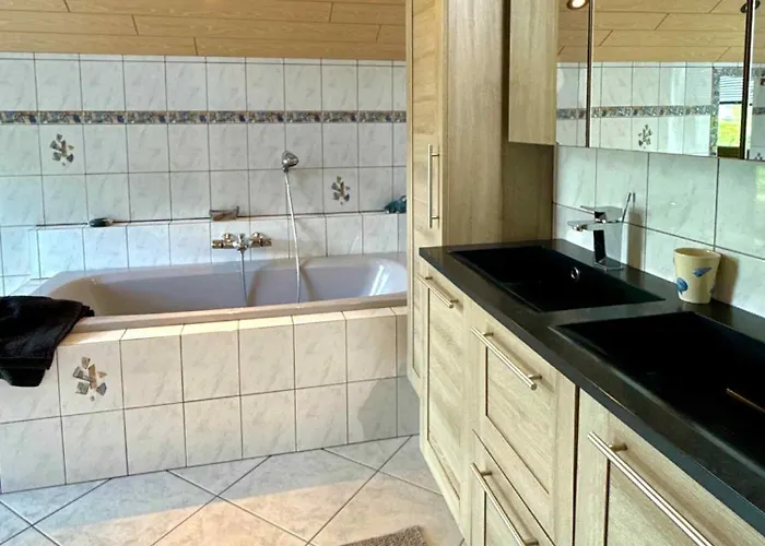 Bonheur A La Campagne בסטון